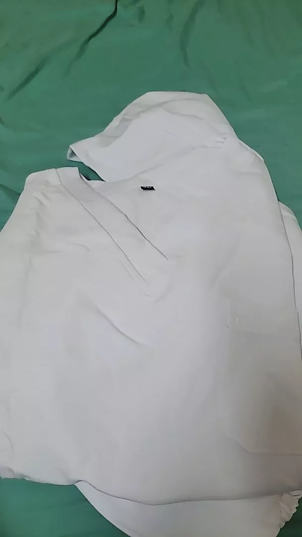 Bộ Quần Áo Scrubs Cổ Tim Cao Cấp Nam - Màu Trắng photo review