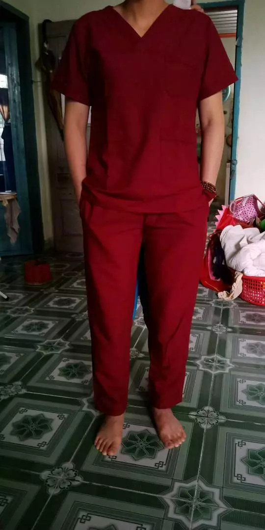 Bộ Scrubs Cổ Tim Màu Đỏ Đô Cao Cấp - Mã SC07 photo review